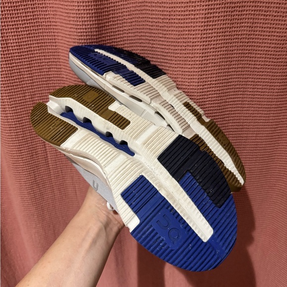 On Women's Cloudnova Form 2 Shoes - Silver/Silver - Picture 9 of 11